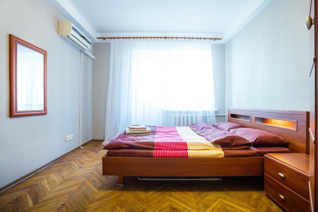 Apartment Near Metro Pecherskaya Kiev Eksteriør bilde